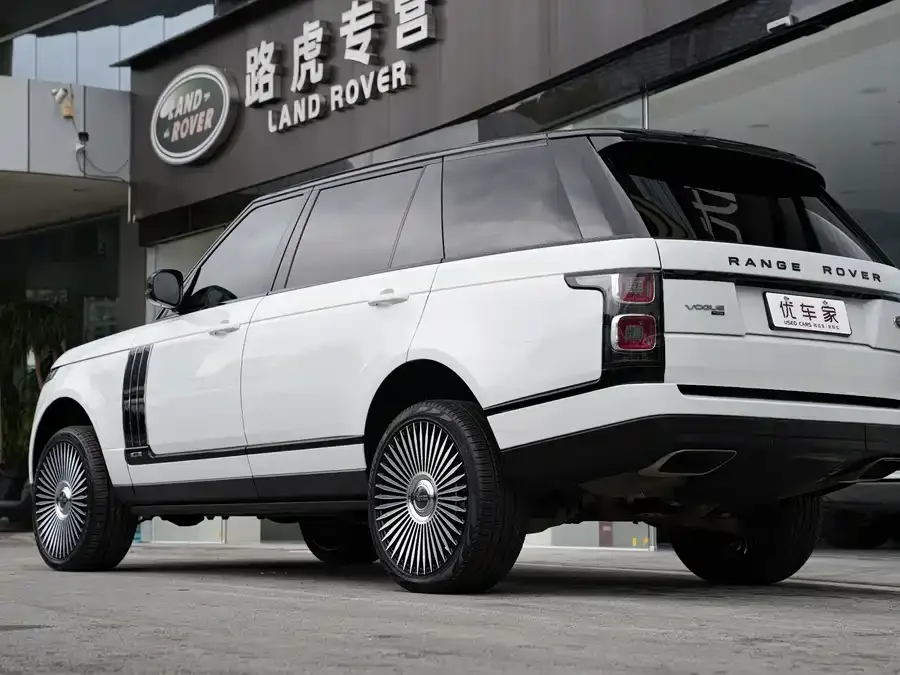 Land Rover Range Rover Range Rover 2022 3.0 L6 400PS Legendary Extended Classic Edition 2022 — миниатюра 4