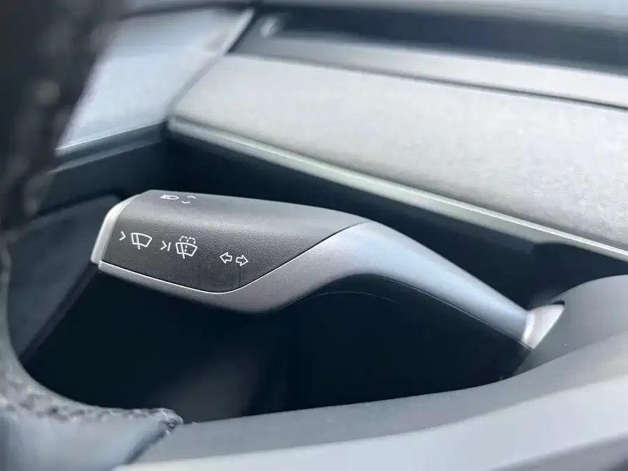 Tesla Model Y Model Y 2024 rear-wheel drive version 2024 — миниатюра 3