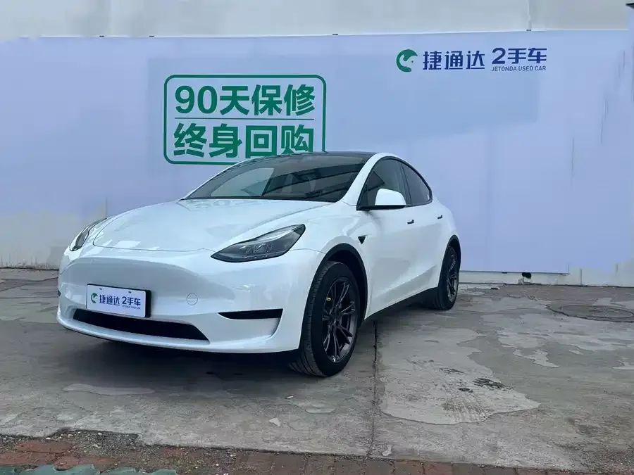 Tesla Model Y 2024