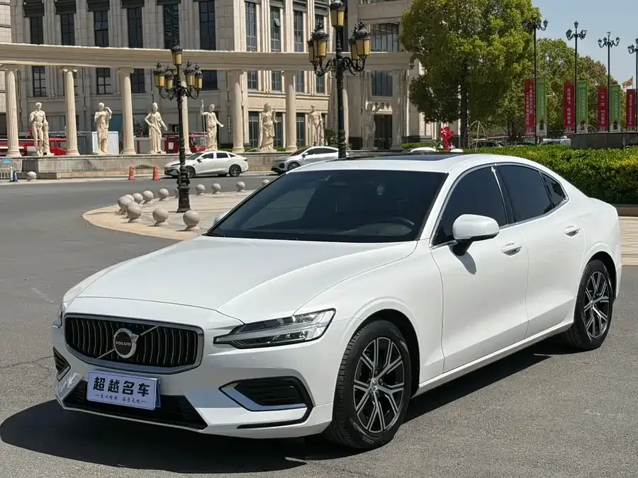 Volvo S60 2023 B4 Zhiyi Luxury Edition 2023 — фото 1, купить с доставкой в Москву
