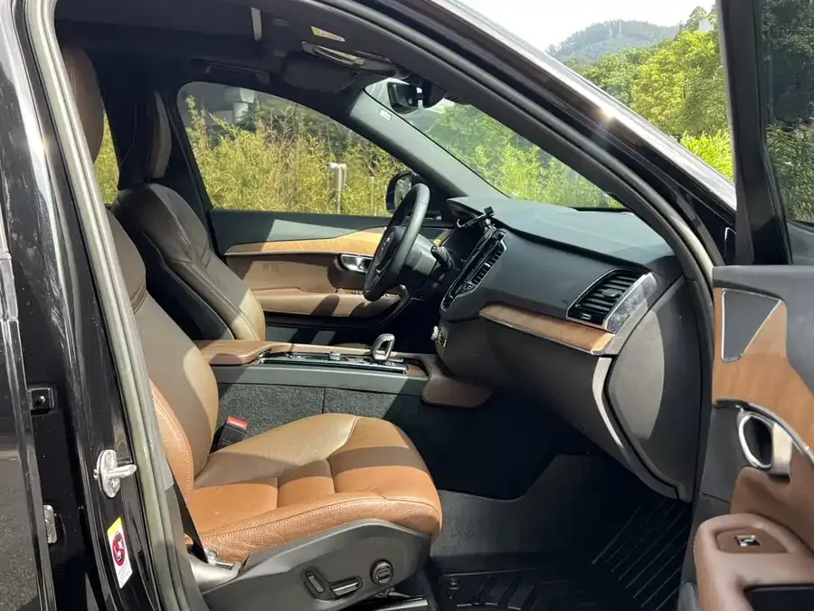 Volvo XC90 2023 B6 Zhiyi Luxury Edition 7 Seaters 2023 — миниатюра 3