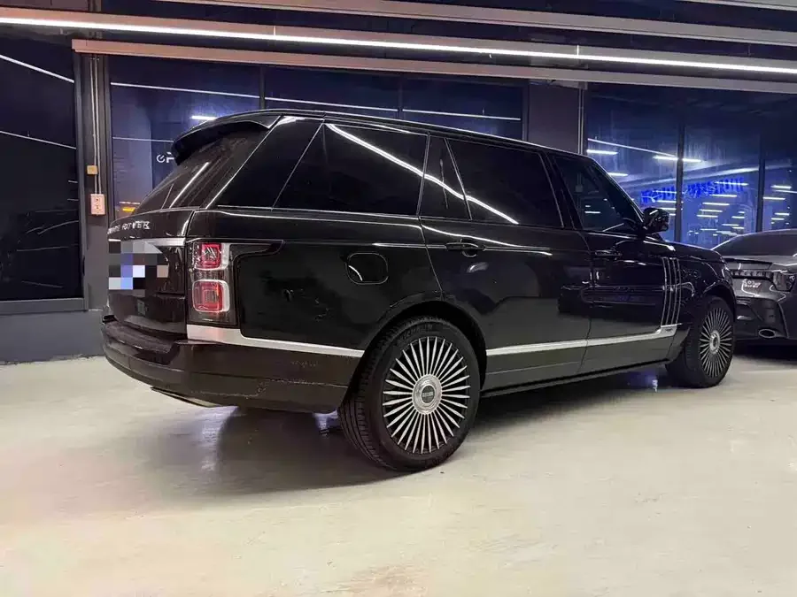 Land Rover Range Rover Range Rover 2022 3.0 L6 400PS Legendary Extended Classic Edition 2022 — миниатюра 3