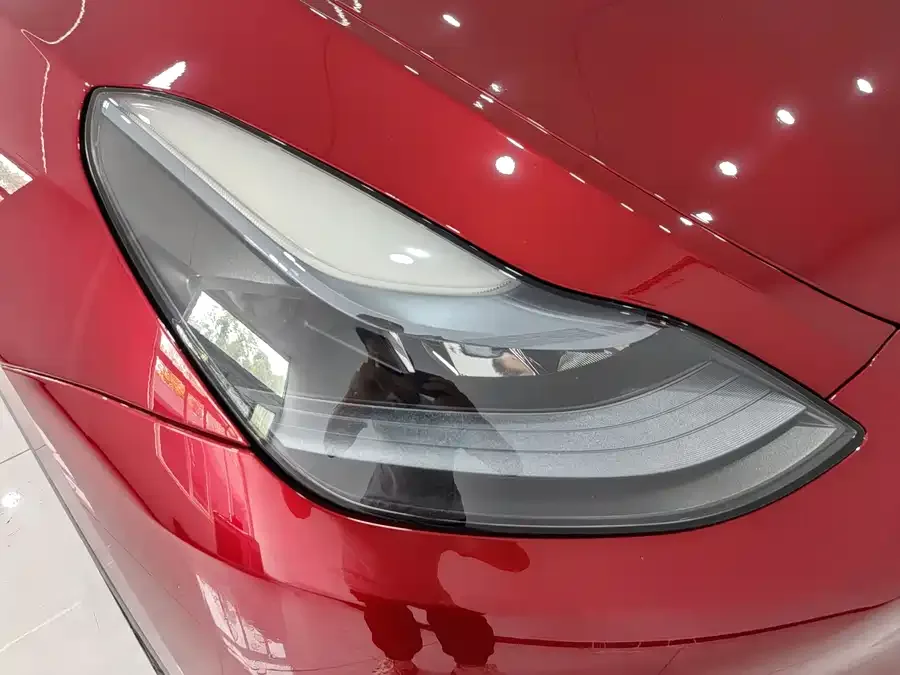 Tesla Model Y Model Y 2024 Performance version 2024 — миниатюра 2