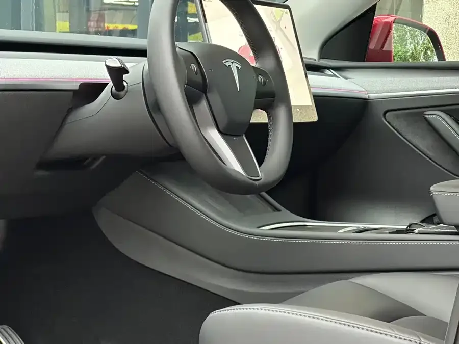 Tesla Model Y Model Y 2024 long-range all-wheel drive version 2024 — миниатюра 3