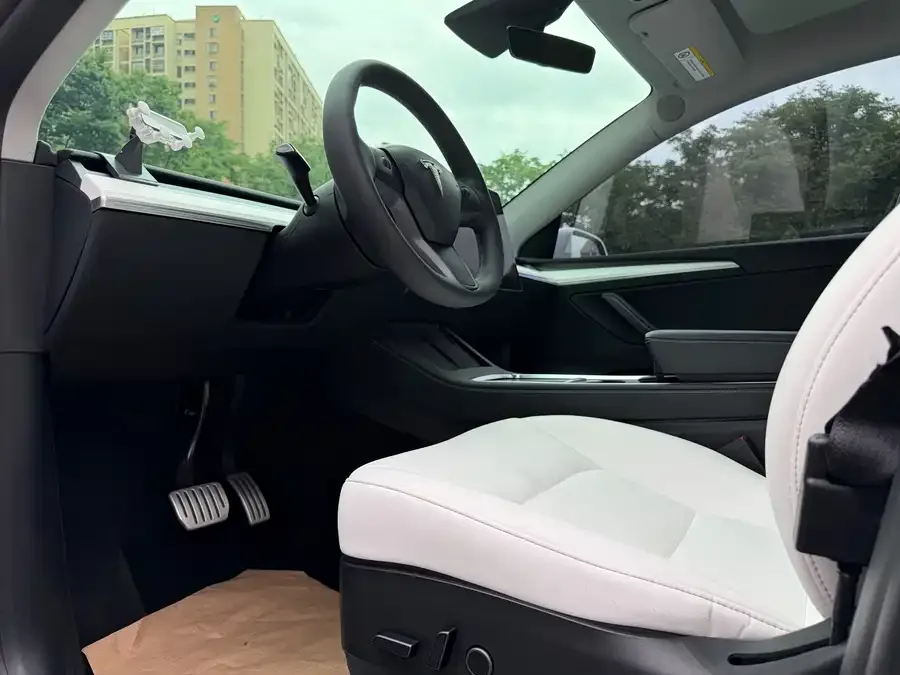 Tesla Model Y Model Y 2022 Performance All-Wheel Drive Edition 2023 — миниатюра 3