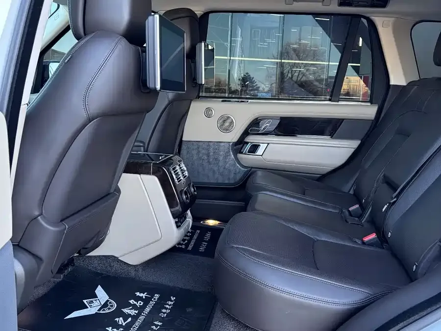Land Rover Range Rover Range Rover 2022 3.0 L6 400PS Legendary Extended Classic Edition 2022 — миниатюра 4