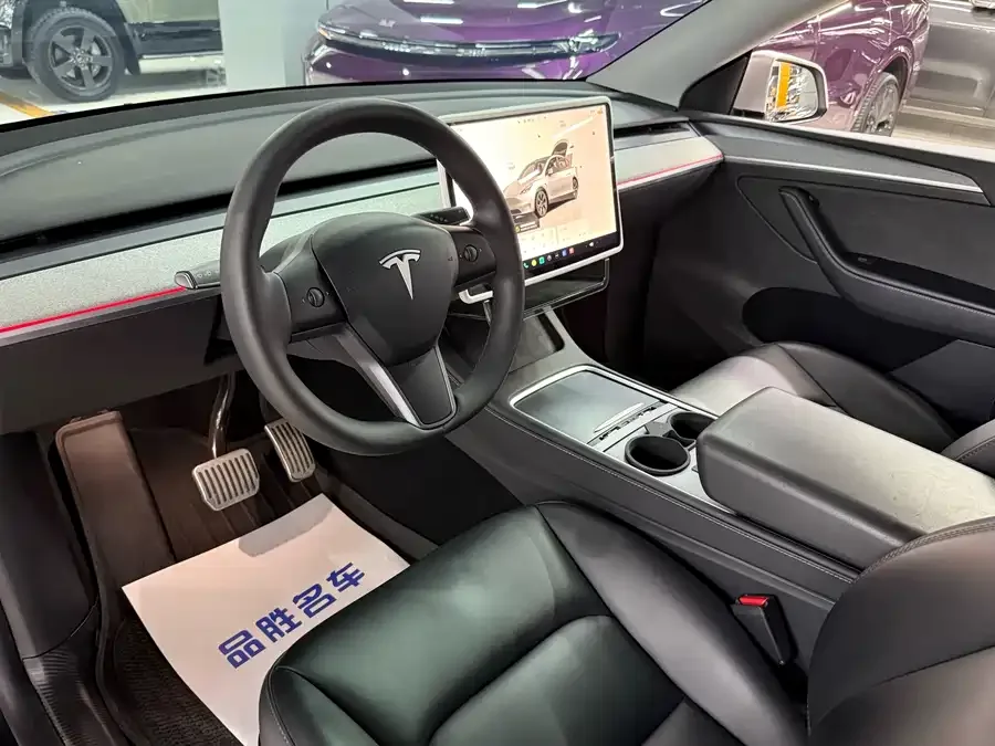 Tesla Model Y Model Y 2024 long-range all-wheel drive version 2024 — миниатюра 3