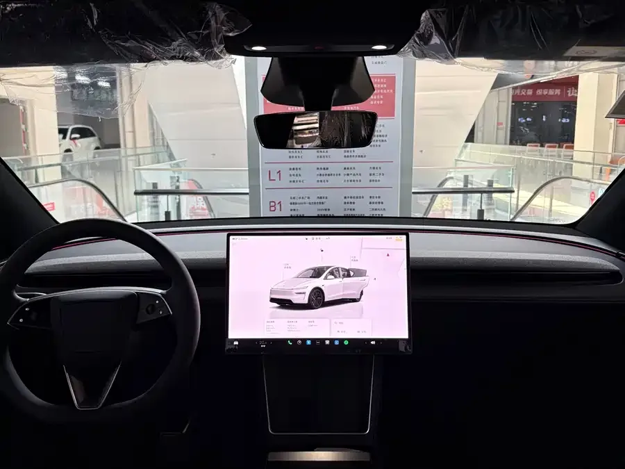 Tesla Model Y Model Y 2026 Rear-Wheel Drive 2026 — миниатюра 2