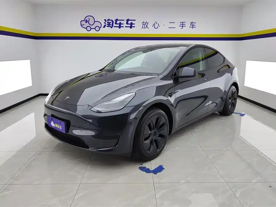 Tesla Model Y 2024