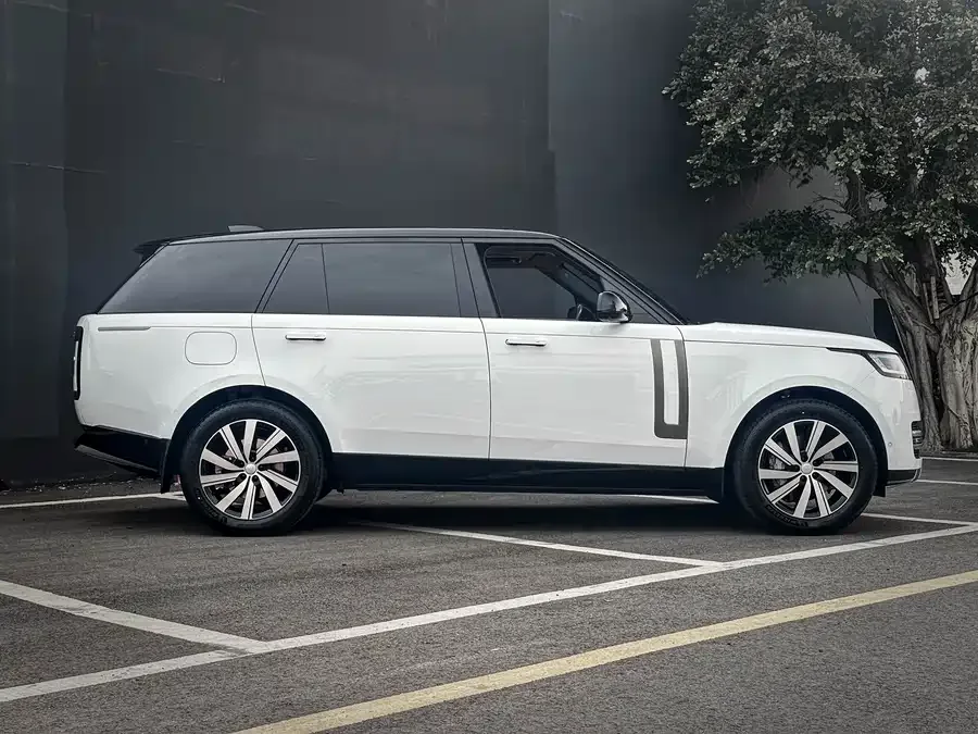Land Rover Range Rover Range Rover 2024 3.0 L6 400PS Extended Edition 2024 — миниатюра 2