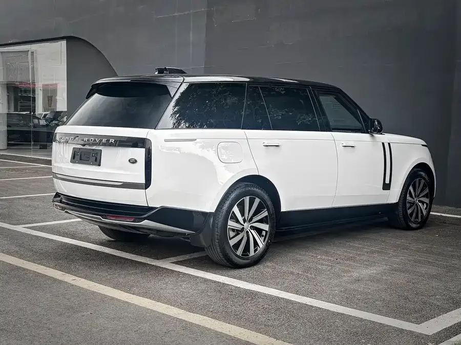 Land Rover Range Rover Range Rover 2024 3.0 L6 400PS Extended Edition 2024 — миниатюра 4