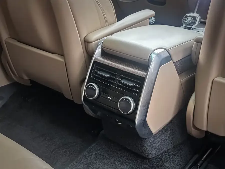 Land Rover Range Rover Range Rover 2024 3.0 L6 400PS Extended Edition 2024 — миниатюра 5