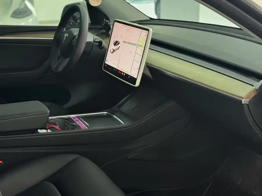 Tesla Model Y Model Y 2022 facelift rear-wheel drive version 2023 — миниатюра 2