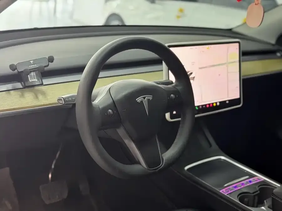 Tesla Model Y Model Y 2022 facelift rear-wheel drive version 2023 — миниатюра 4