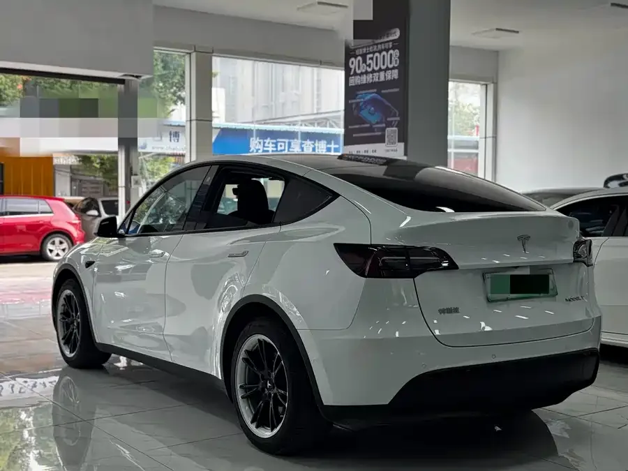 Tesla Model Y Model Y 2022 facelift rear-wheel drive version 2023 — миниатюра 5