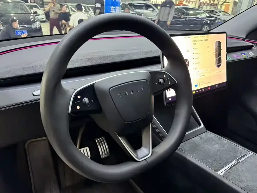 Tesla Model Y Model Y 2025 Long Range All-Wheel Drive First Edition 2025 — миниатюра 2