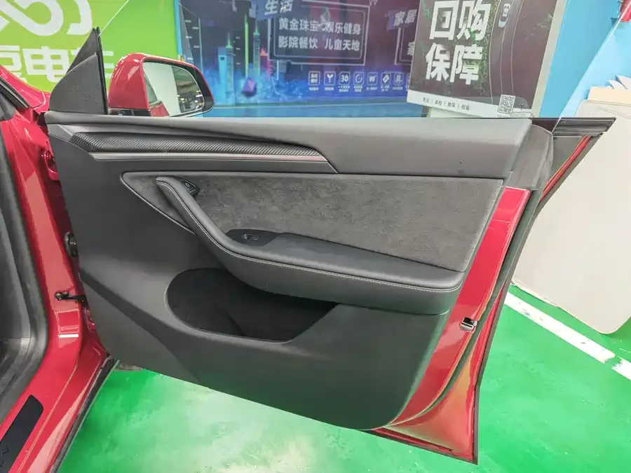 Tesla Model Y Model Y 2022 facelift rear-wheel drive version 2023 — миниатюра 5