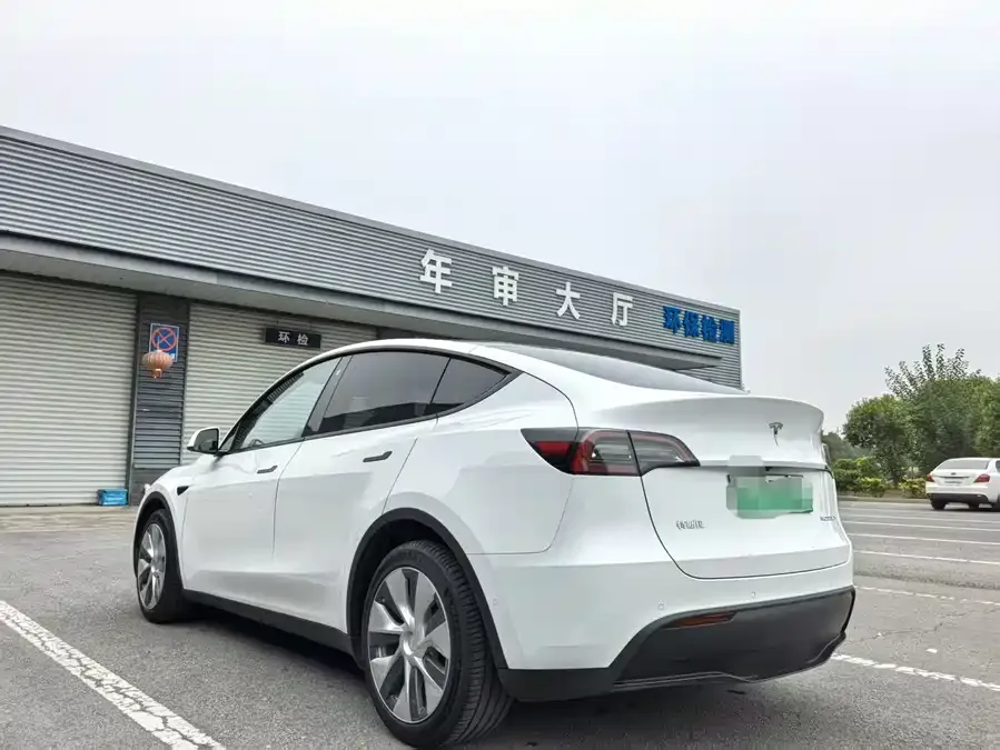 Tesla Model Y Model Y 2021 facelift version 2 long-range all-wheel drive version 2022 — миниатюра 2
