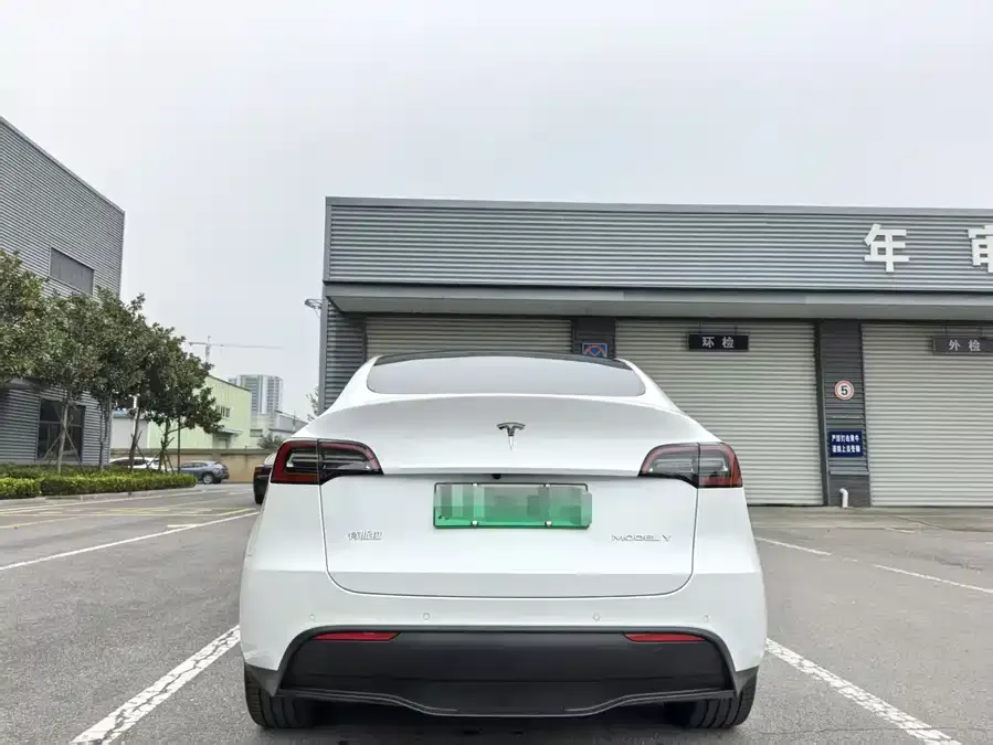 Tesla Model Y Model Y 2021 facelift version 2 long-range all-wheel drive version 2022 — миниатюра 4