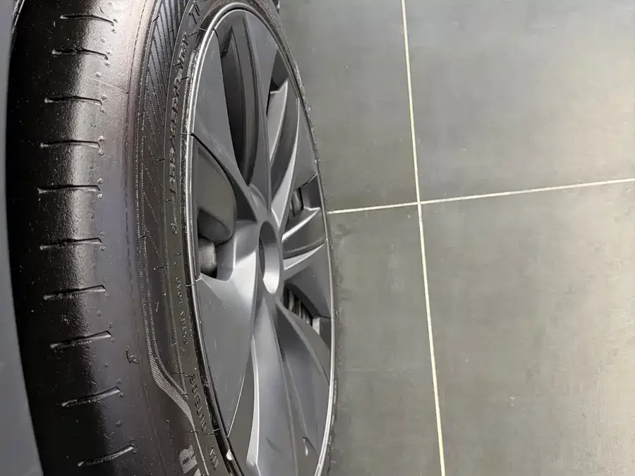 Tesla Model Y Model Y 2024 rear-wheel drive version 2024 — миниатюра 3