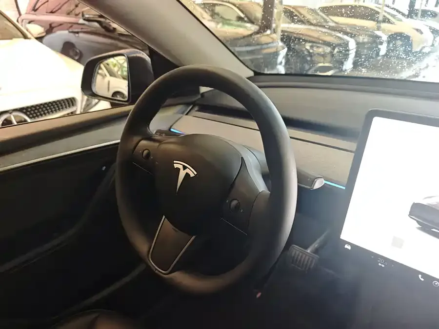 Tesla Model Y Model Y 2024 rear-wheel drive version 2024 — миниатюра 3