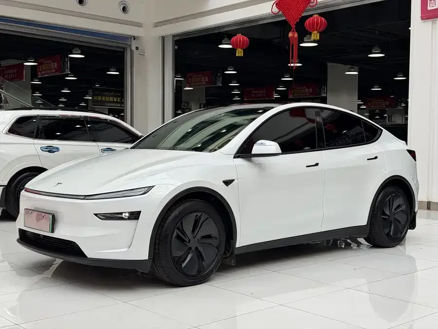 Tesla Model Y 2025