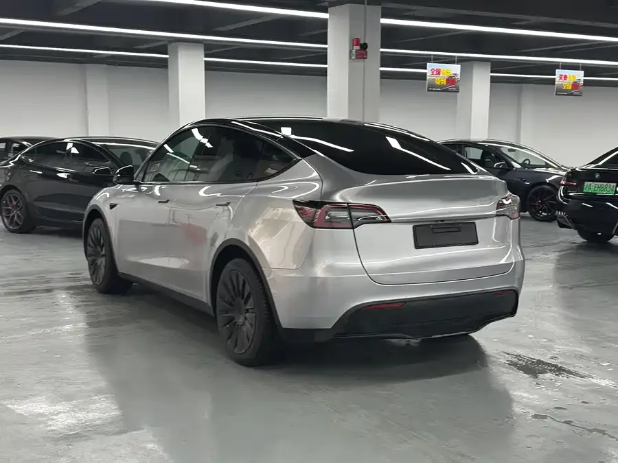 Tesla Model Y Model Y 2022 facelift rear-wheel drive version 2023 — миниатюра 5