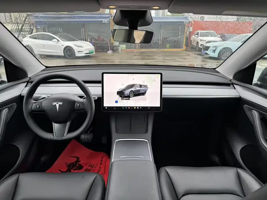 Tesla Model Y Model Y 2024 rear-wheel drive version 2025 — миниатюра 2