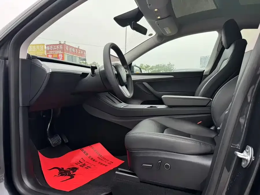Tesla Model Y Model Y 2024 rear-wheel drive version 2025 — миниатюра 4