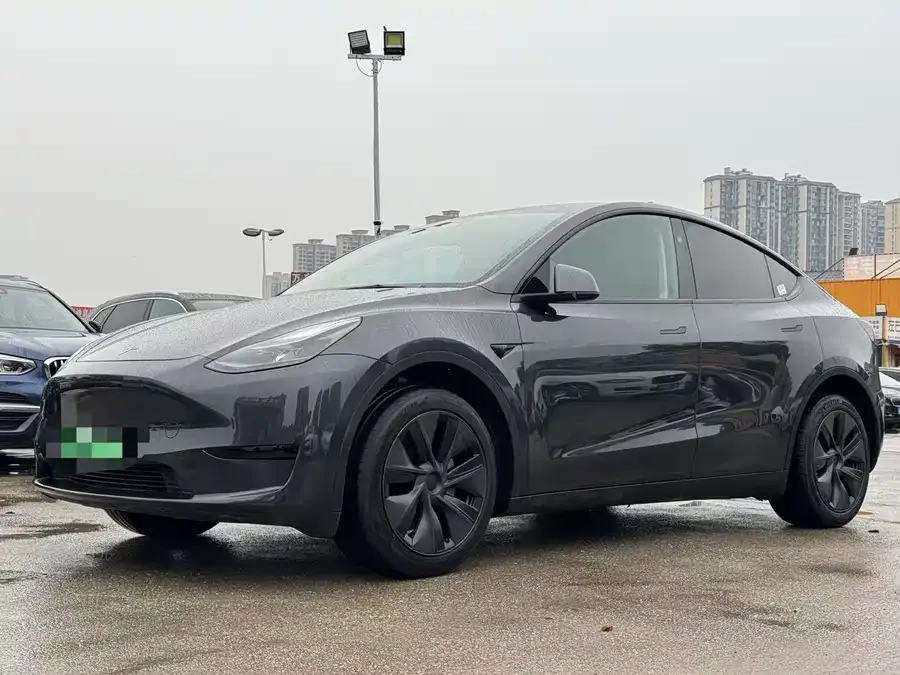 Tesla Model Y 2025