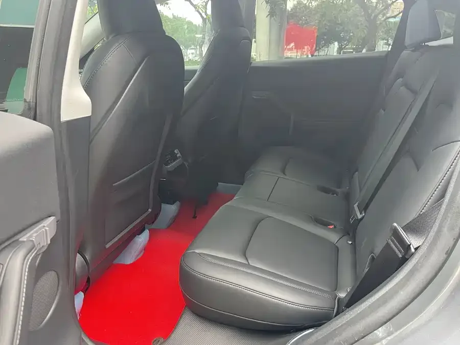 Tesla Model Y Model Y 2024 long-range all-wheel drive version 2024 — миниатюра 3