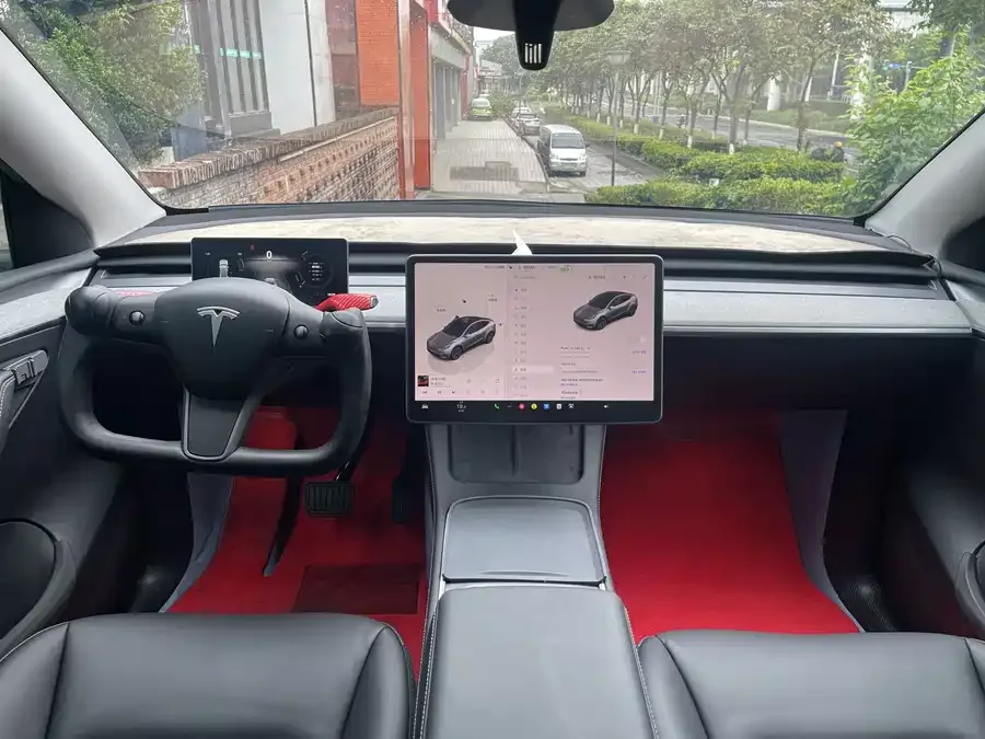 Tesla Model Y Model Y 2024 long-range all-wheel drive version 2024 — миниатюра 4