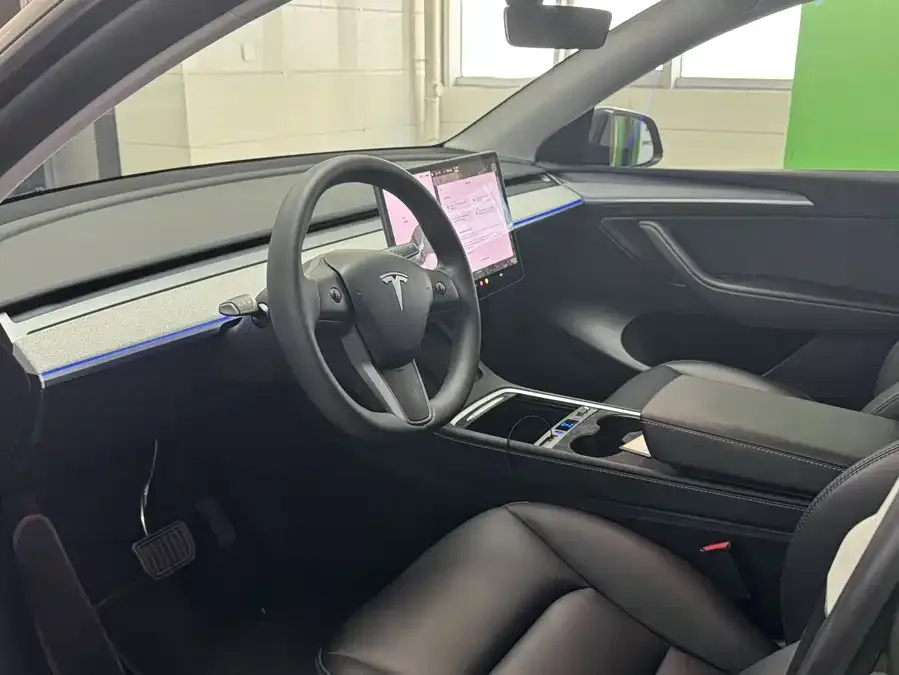 Tesla Model Y Model Y 2024 rear-wheel drive version 2024 — миниатюра 4