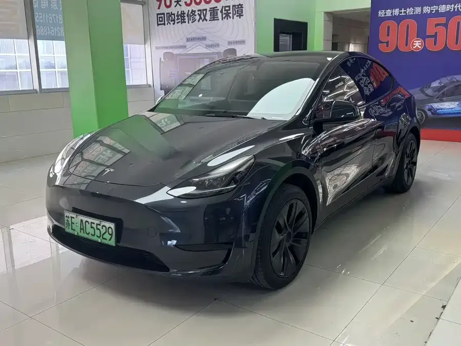 Tesla Model Y 2024