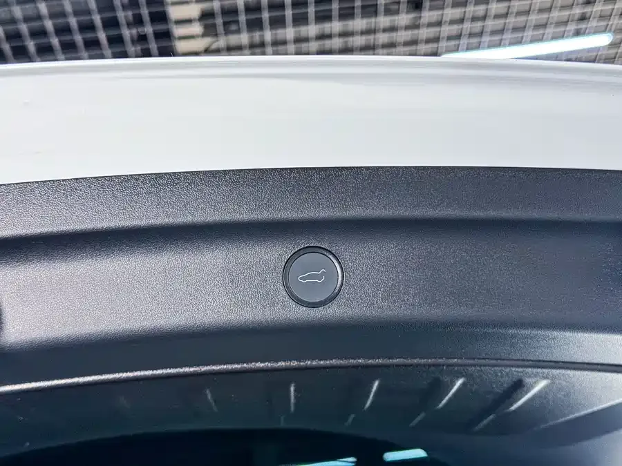 Tesla Model Y Model Y 2024 rear-wheel drive version 2024 — миниатюра 5