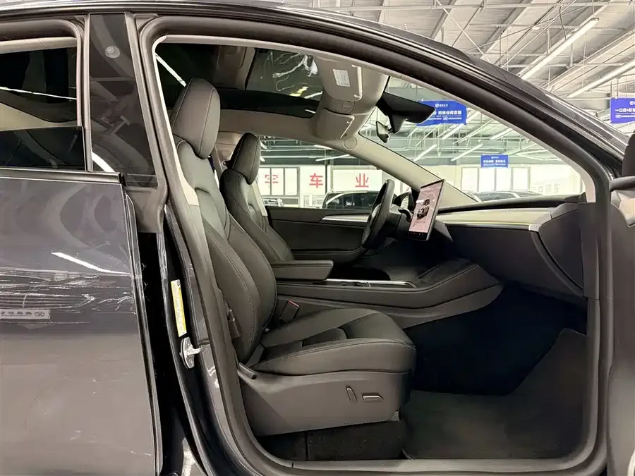 Tesla Model Y Model Y 2024 rear-wheel drive version 2024 — миниатюра 3