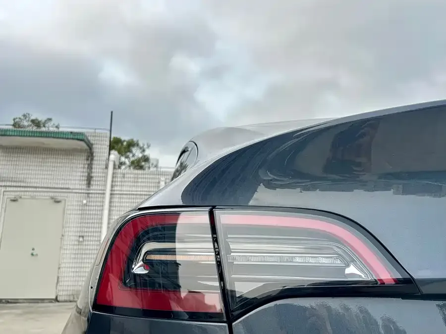 Tesla Model Y Model Y 2022 facelift rear-wheel drive version 2023 — миниатюра 5