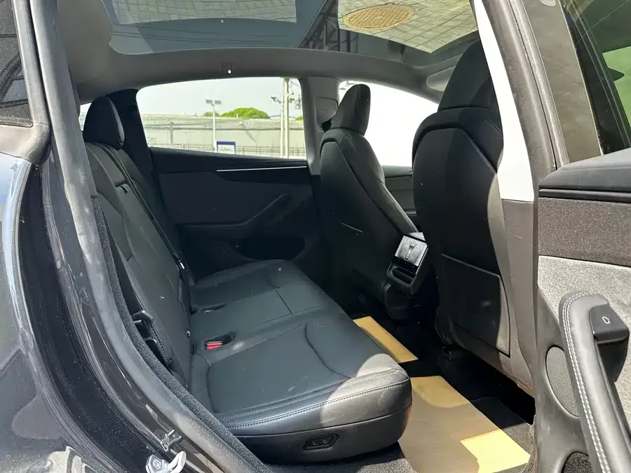 Tesla Model Y Model Y 2025 rear-wheel drive version 2025 — миниатюра 5