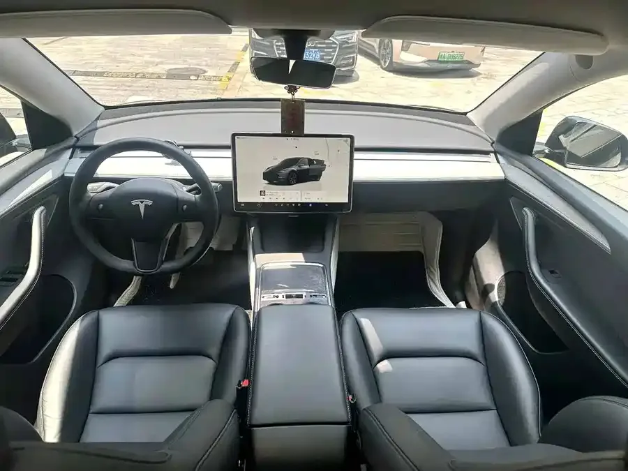 Tesla Model Y Model Y 2024 rear-wheel drive version 2024 — миниатюра 4