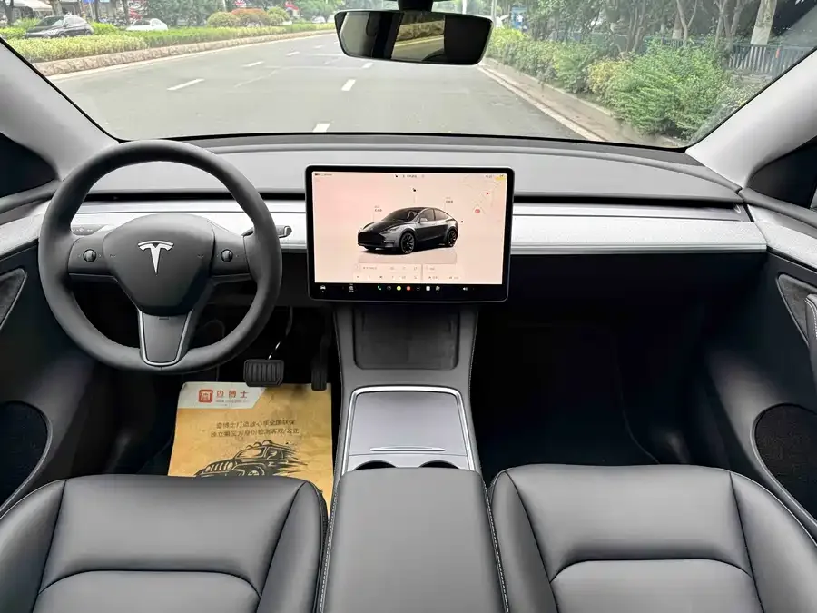 Tesla Model Y Model Y 2024 rear-wheel drive version 2024 — миниатюра 4