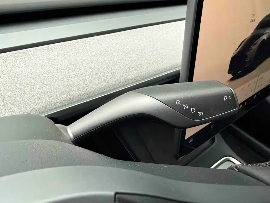 Tesla Model Y Model Y 2024 rear-wheel drive version 2024 — миниатюра 5