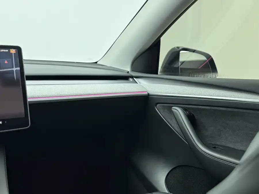 Tesla Model Y Model Y 2024 rear-wheel drive version 2024 — миниатюра 4