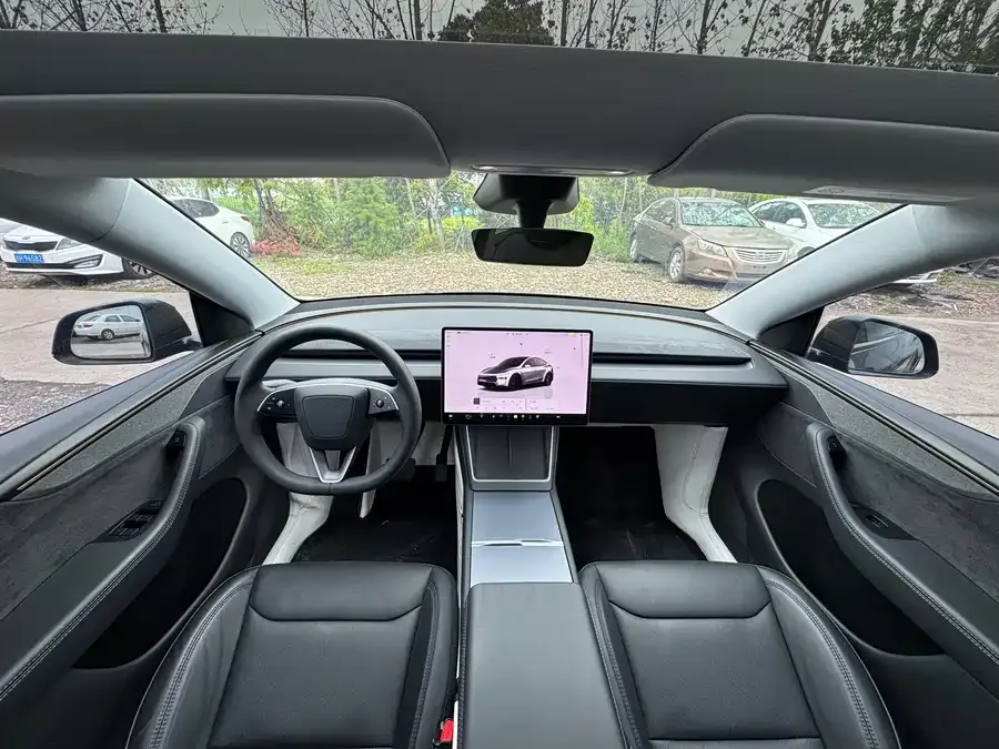 Tesla Model Y Model Y 2025 Long Range All-Wheel Drive First Edition 2025 — миниатюра 3