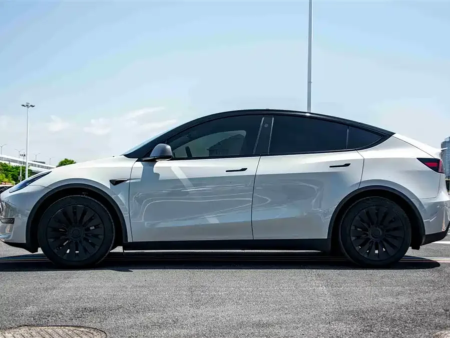 Tesla Model Y Model Y 2024 rear-wheel drive version 2024 — миниатюра 2