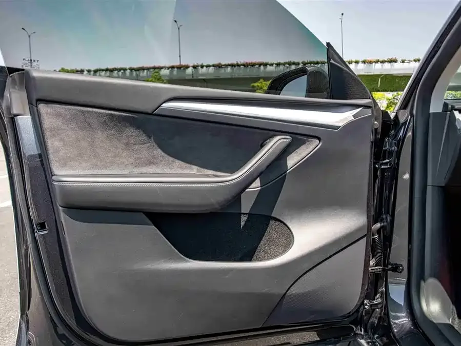 Tesla Model Y Model Y 2024 rear-wheel drive version 2024 — миниатюра 4