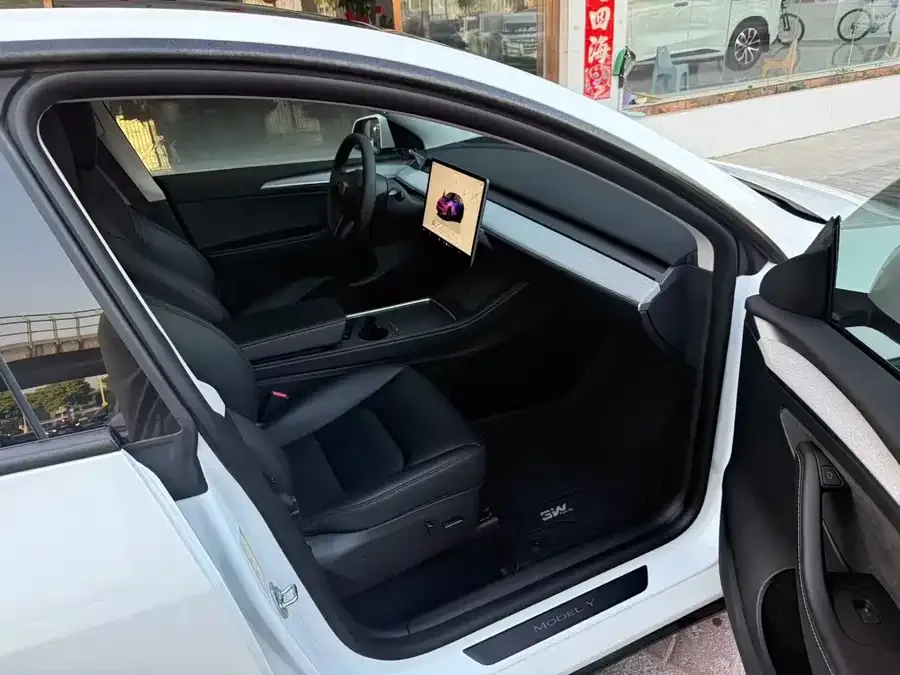 Tesla Model Y Model Y 2024 rear-wheel drive version 2024 — миниатюра 2
