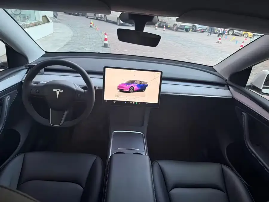 Tesla Model Y Model Y 2024 rear-wheel drive version 2024 — миниатюра 4