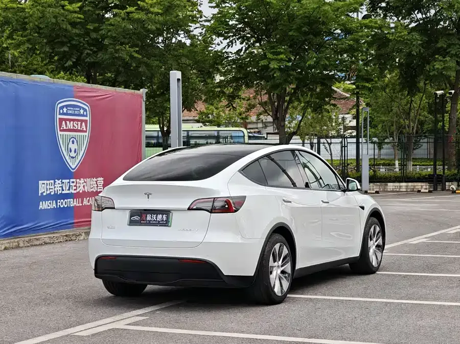 Tesla Model Y Model Y 2022 facelift rear-wheel drive version 2023 — миниатюра 2