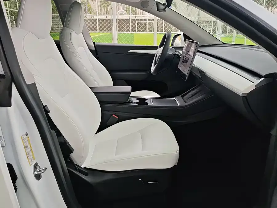 Tesla Model Y Model Y 2022 facelift rear-wheel drive version 2023 — миниатюра 4