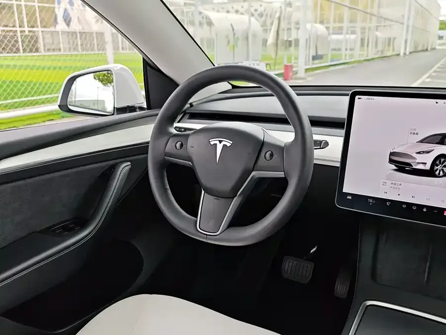 Tesla Model Y Model Y 2022 facelift rear-wheel drive version 2023 — миниатюра 5